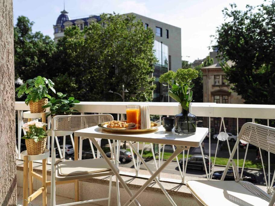 Bright 2Br Apartment - Top Location - City Balcony Bucareste Exterior foto
